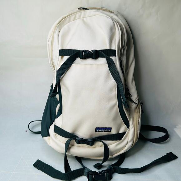https www.timbuk2.com products 2232-mission-sling-bag Timbuk2 Mission Sling, Golden, OS, Golden, One Size Sporting Goods Gregory - Juno 30 Color:Green Lake Light+ The Timbuk2 philosophy comes